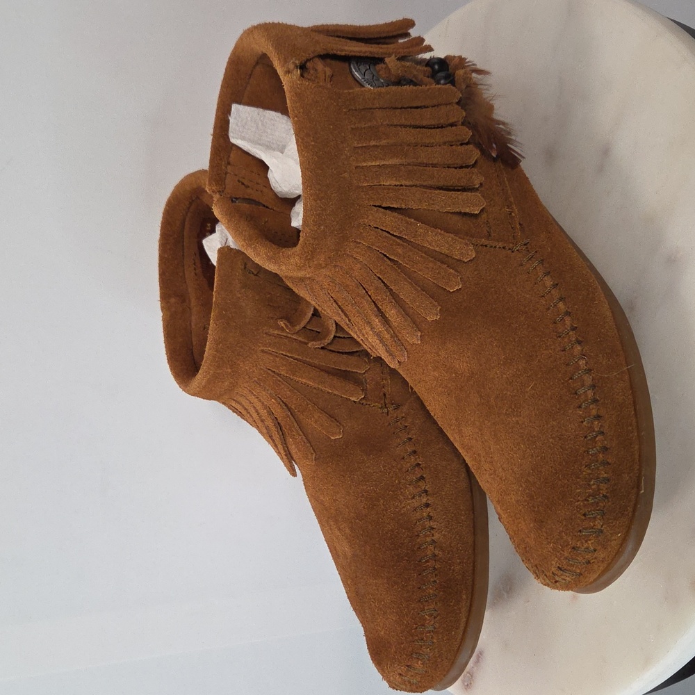 Minnetonka Brown Suede Moccasin Size 7